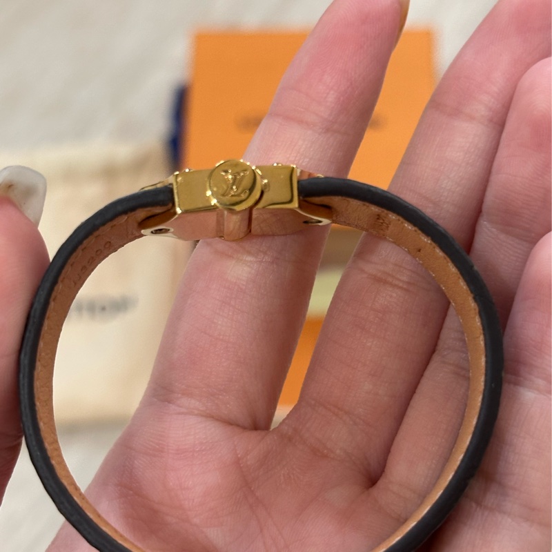 Lv皮革手環-6