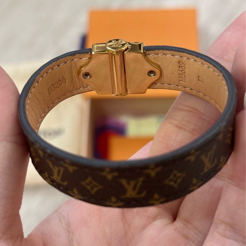 Lv皮革手環-7