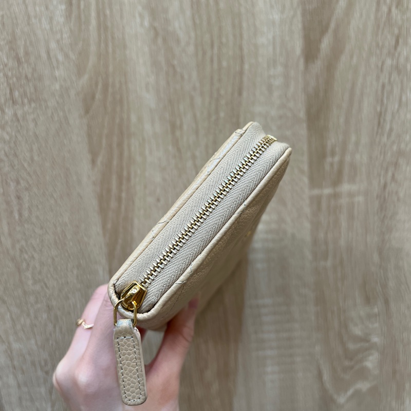 Chanel 奶茶色荔枝皮金釦8卡ㄇ拉長夾AP0242-3