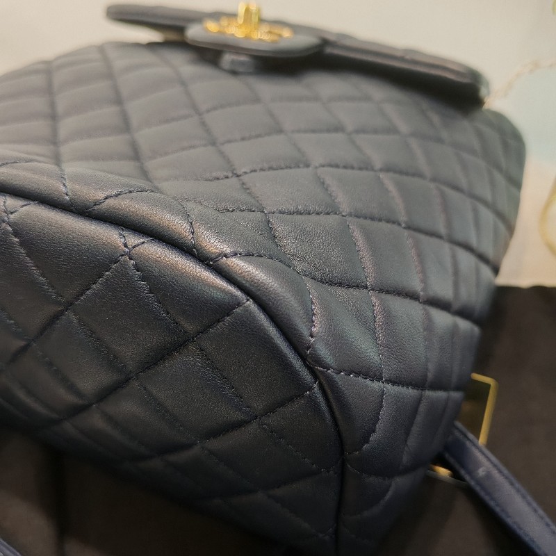 Chanel Urban spirit backpack Navy colour-10