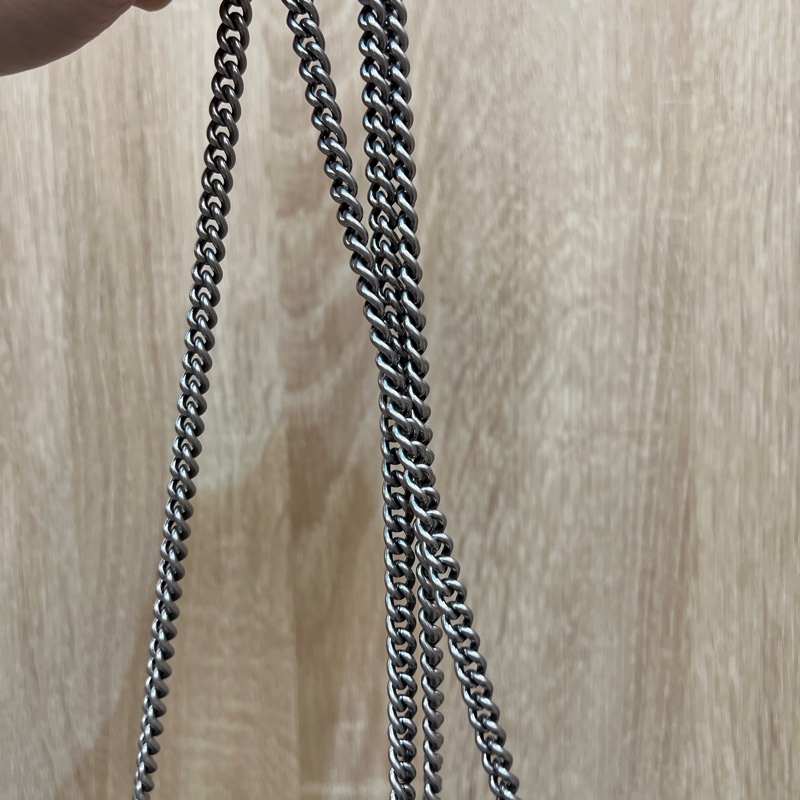 Gucci 黑牛皮直斜紋Marmont mini霧銀釦斜背包-9