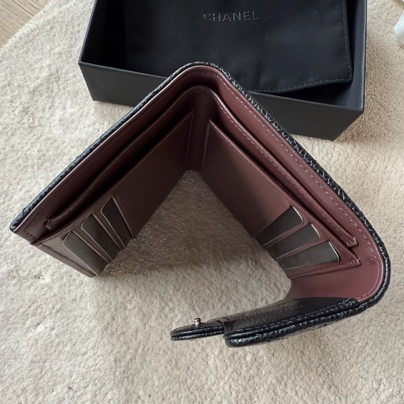CHANEL 經典雙C logo黑色荔枝牛皮三折短夾-5