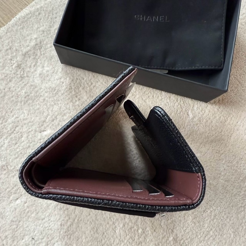 CHANEL 經典雙C logo黑色荔枝牛皮三折短夾-6
