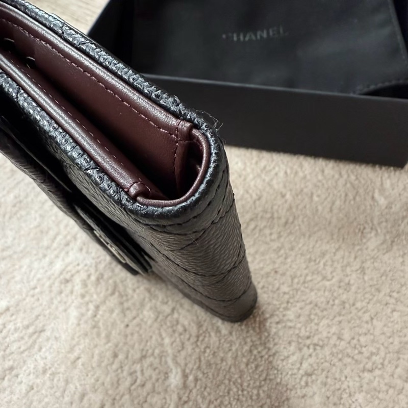CHANEL 經典雙C logo黑色荔枝牛皮三折短夾-9