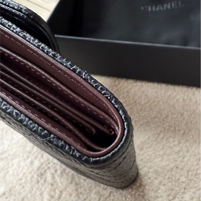 CHANEL 經典雙C logo黑色荔枝牛皮三折短夾-10