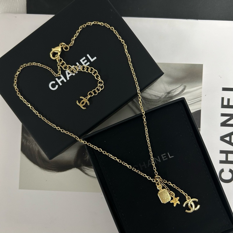 Chanel 25C 金色鏈條搭配滿鑽雙C吊墜，還有精緻小海星裝飾，三重設計很有層次感！ 鏈長：46cm可調滿鑽雙C搭配小海星和香水瓶吊墜 附件：盒子，塵袋，冊子~-2