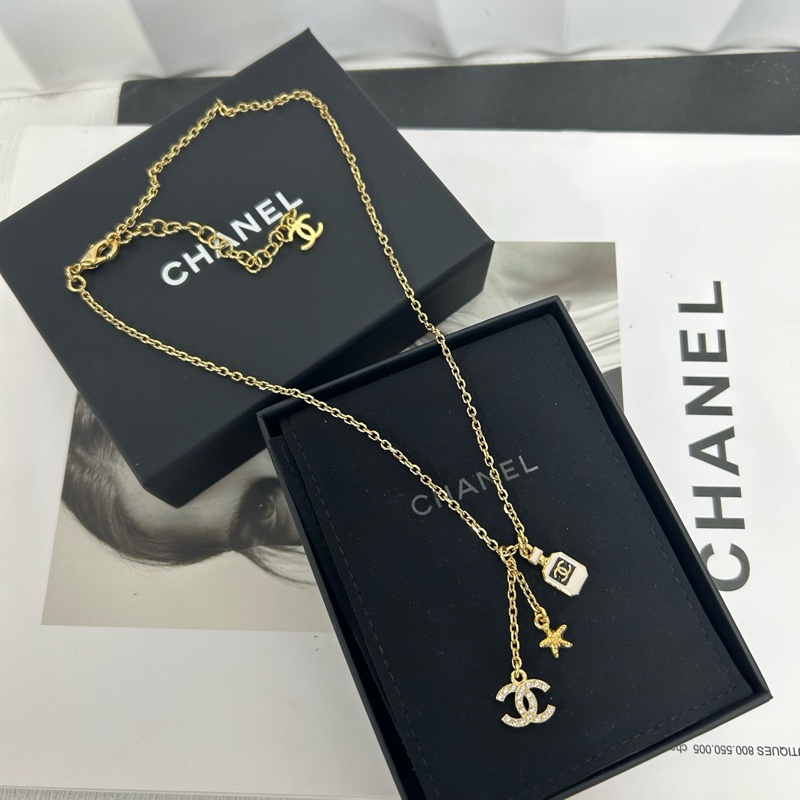 Chanel 25C 金色鏈條搭配滿鑽雙C吊墜，還有精緻小海星裝飾，三重設計很有層次感！ 鏈長：46cm可調滿鑽雙C搭配小海星和香水瓶吊墜 附件：盒子，塵袋，冊子~-3