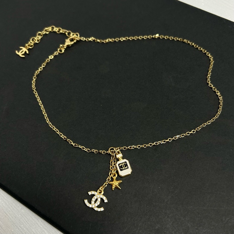 Chanel 25C 金色鏈條搭配滿鑽雙C吊墜，還有精緻小海星裝飾，三重設計很有層次感！ 鏈長：46cm可調滿鑽雙C搭配小海星和香水瓶吊墜 附件：盒子，塵袋，冊子~-4