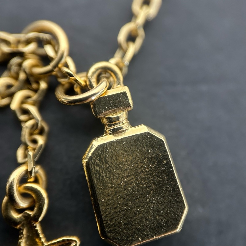 Chanel 25C 金色鏈條搭配滿鑽雙C吊墜，還有精緻小海星裝飾，三重設計很有層次感！ 鏈長：46cm可調滿鑽雙C搭配小海星和香水瓶吊墜 附件：盒子，塵袋，冊子~-10