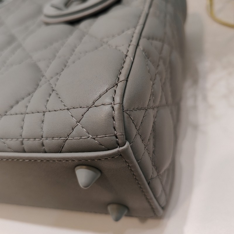Dior Lady Dior 磨砂牛皮四格款-9