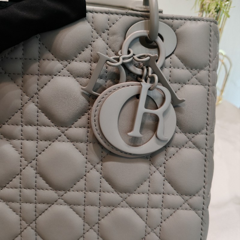 Dior Lady Dior 磨砂牛皮四格款-18