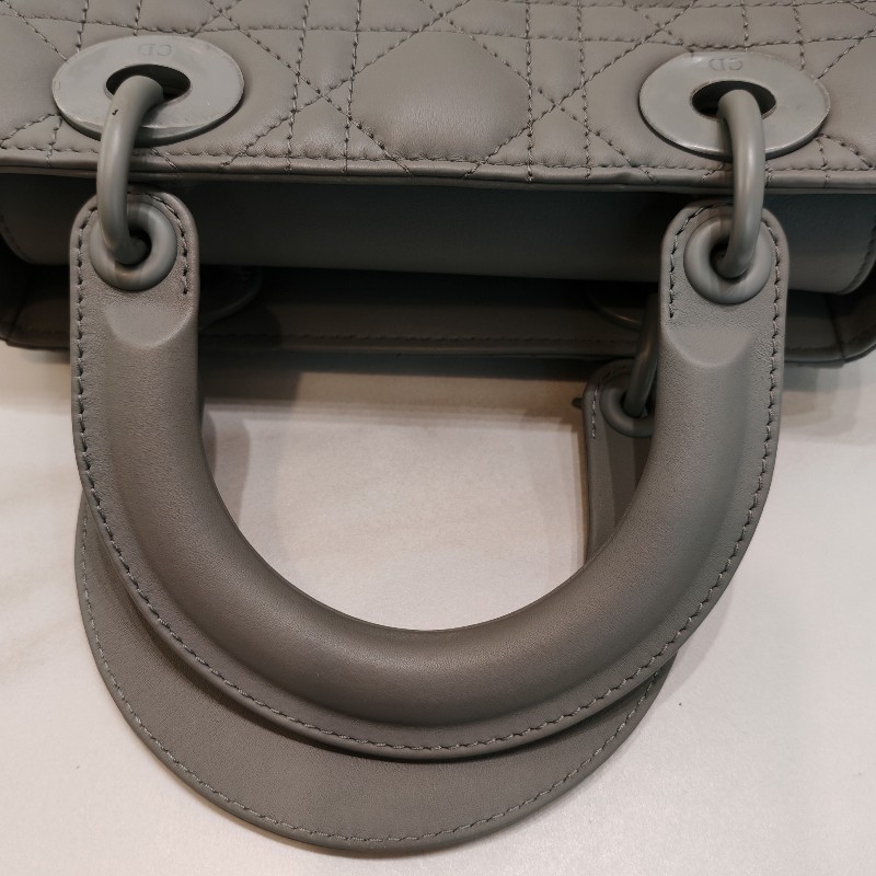 Dior Lady Dior 磨砂牛皮四格款-19