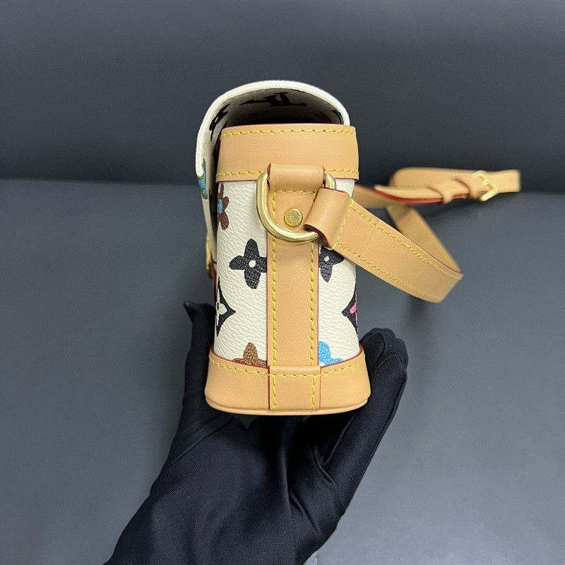 LV Tyler 聯名小狗郵差包-13