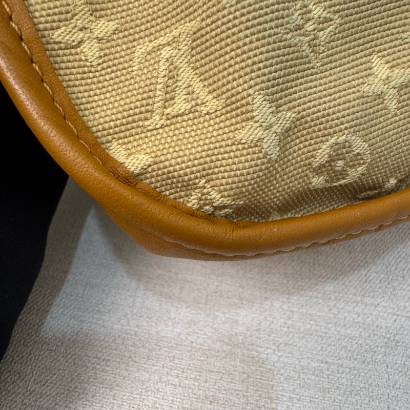Louis Vuitton 黃色丹寧拼焦糖皮革斜背包-16
