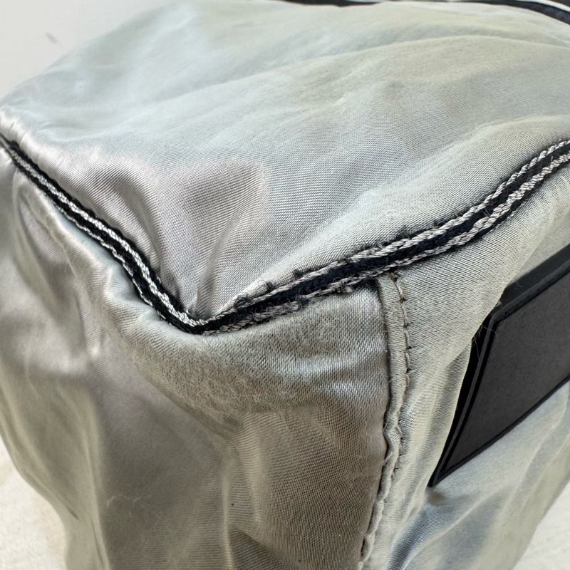 Chanel 太空銀方標旅行包-8