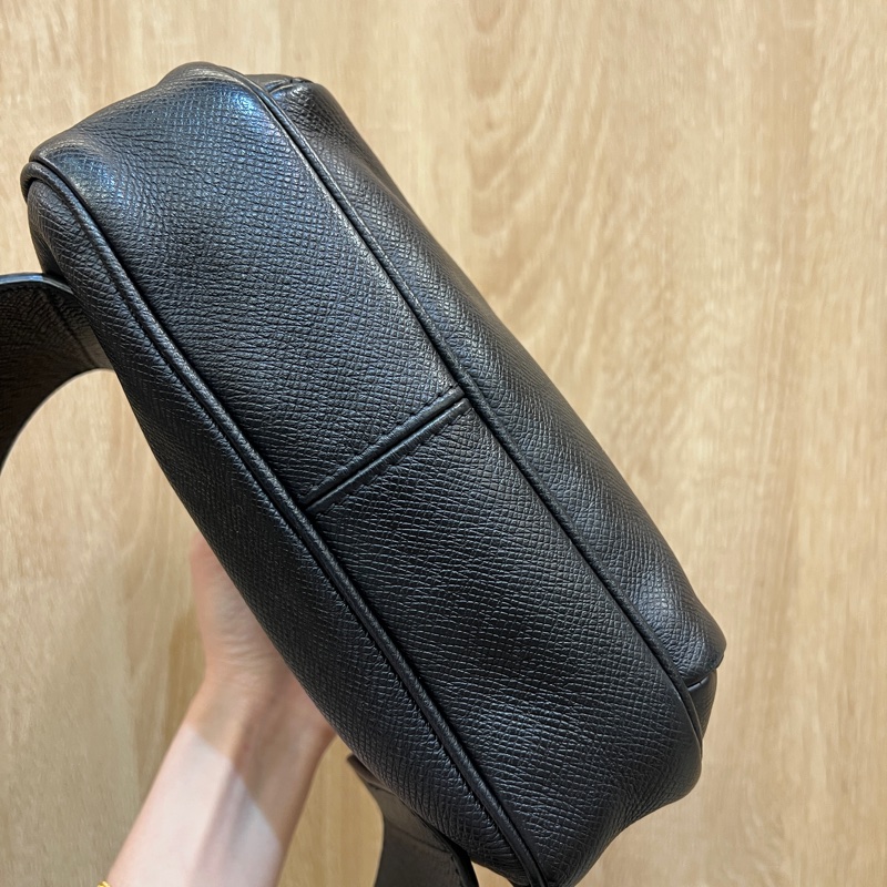 LV 黑Taiga牛皮銀釦Outdoor胸口腰包M44348-6