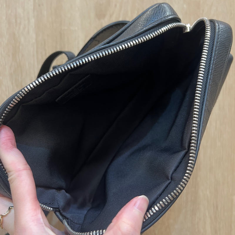 LV 黑Taiga牛皮銀釦Outdoor胸口腰包M44348-12