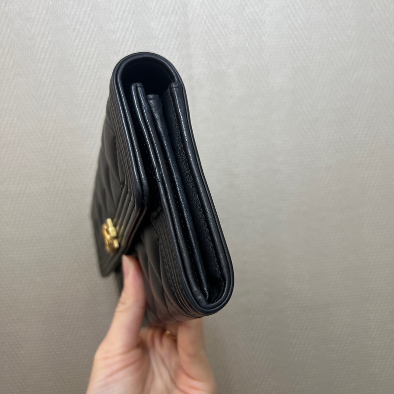 Chanel 黑羊皮Boy金釦12卡長夾A80286-2