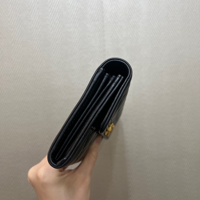 Chanel 黑羊皮Boy金釦12卡長夾A80286-3