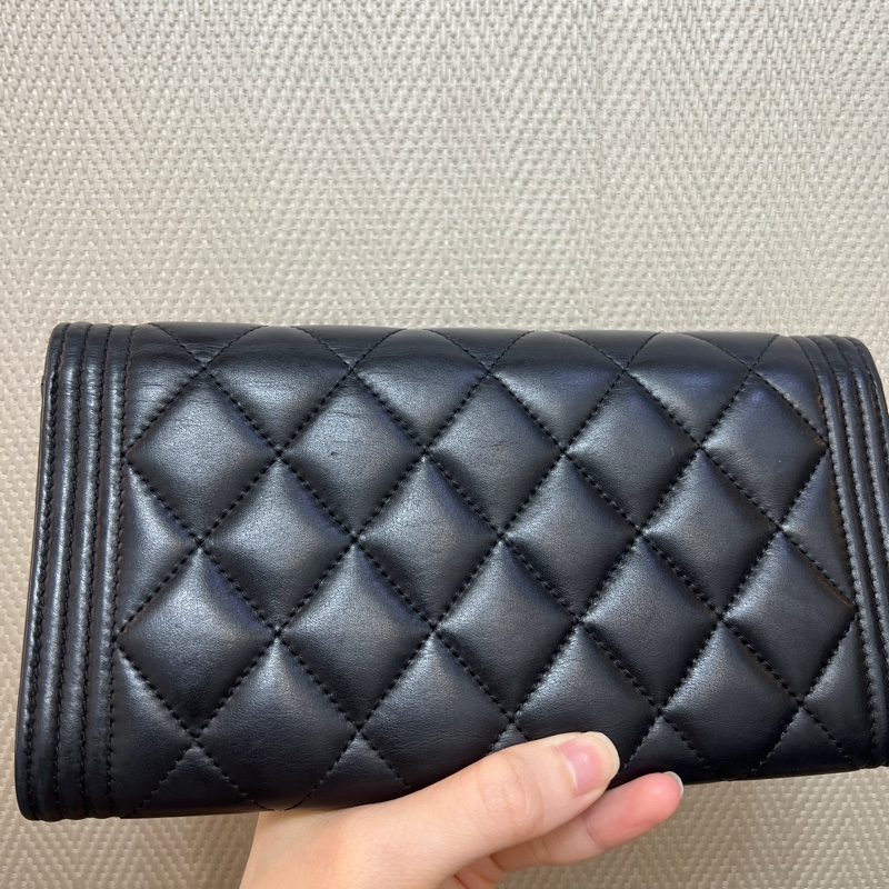 Chanel 黑羊皮Boy金釦12卡長夾A80286-6