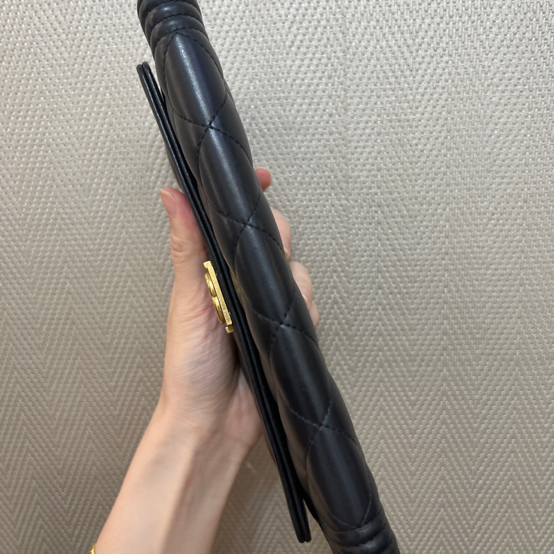 Chanel 黑羊皮Boy金釦12卡長夾A80286-7