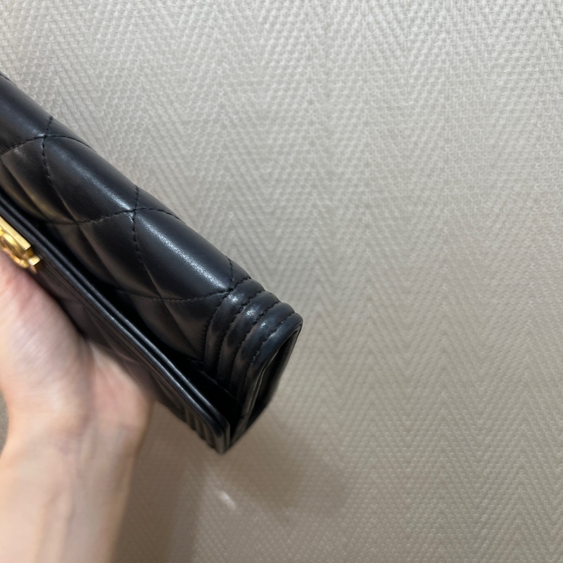 Chanel 黑羊皮Boy金釦12卡長夾A80286-9