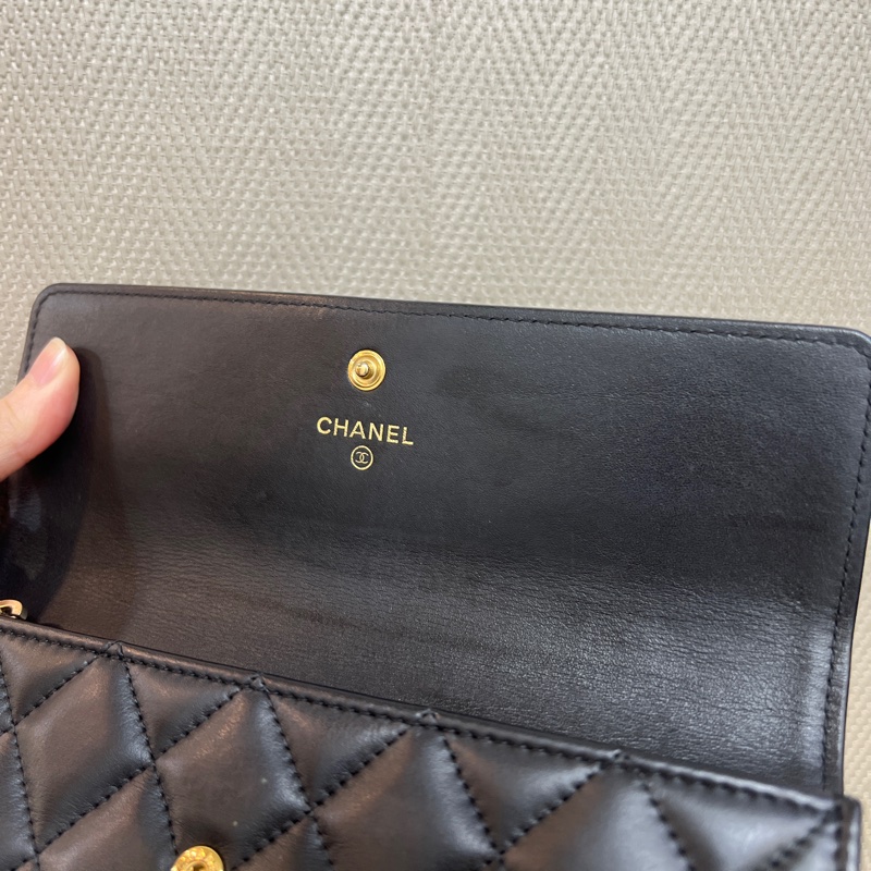 Chanel 黑羊皮Boy金釦12卡長夾A80286-11