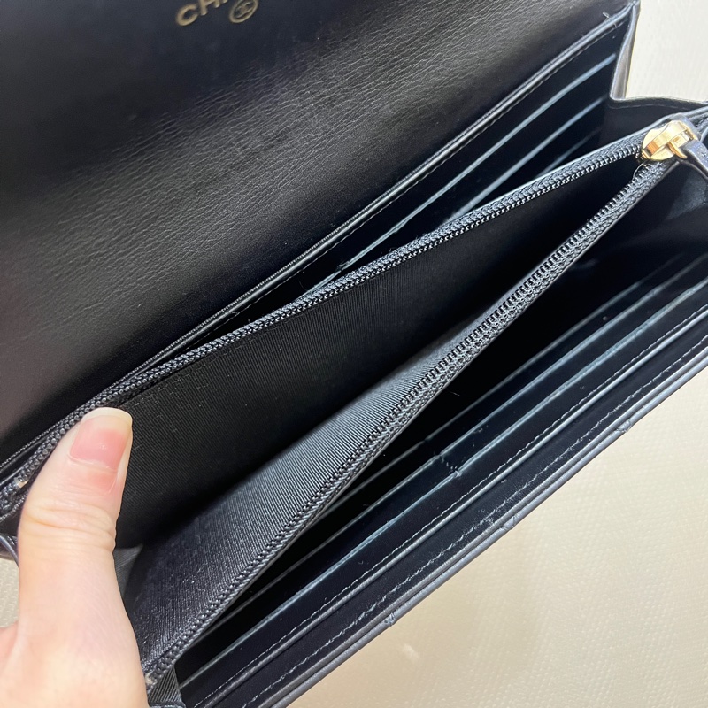 Chanel 黑羊皮Boy金釦12卡長夾A80286-13