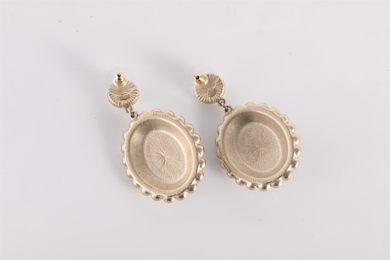 CHANEL(香奈兒)  合金 17C 珍藏橢圓形珍珠雙C 耳釘 耳環-3