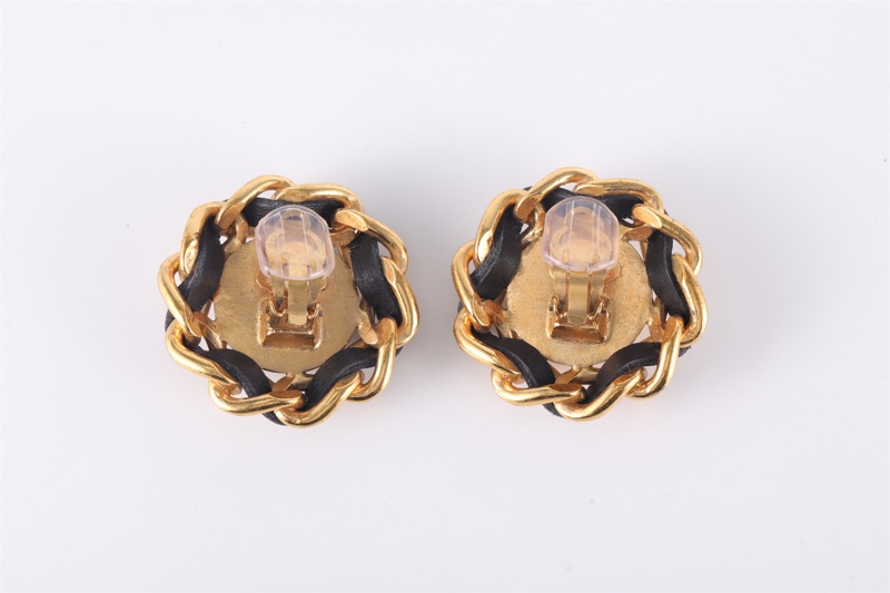 CHANEL(香奈兒) 合金 中古 黑金皮穿鏈雙C 大耳夾-3