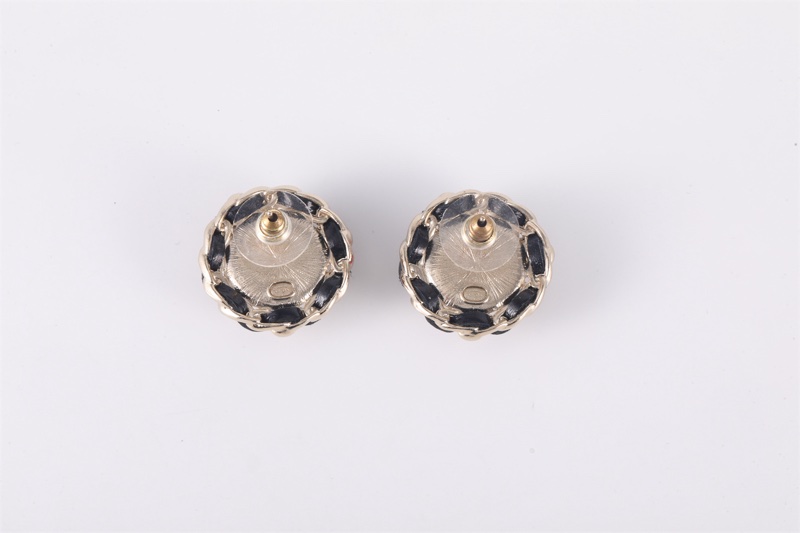 CHANEL(香奈兒)  合金 21A 皮穿雙C 紐扣耳釘-3