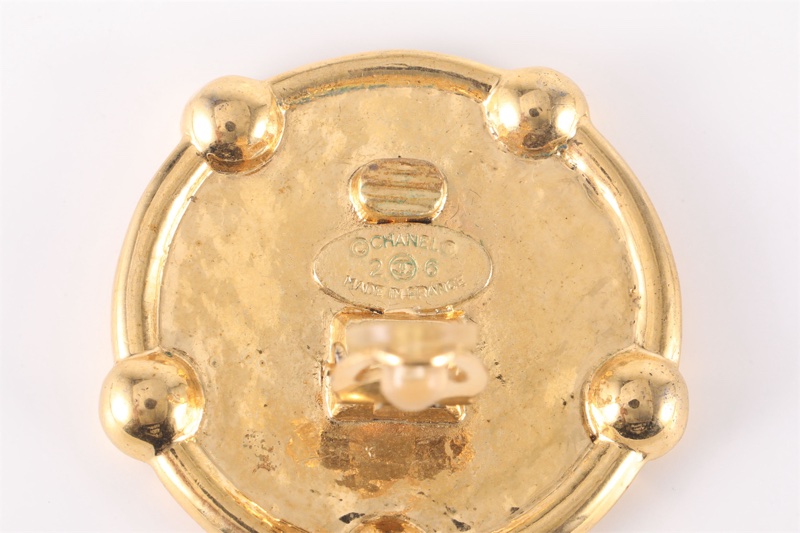 CHANEL(香奈兒) 合金 中古 圓行浮雕雙C 耳夾-5