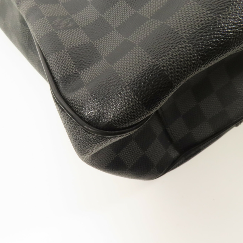 LOUIS VUITTON Damier Graphite Tadao MM銀扣手挽肩背兩用袋-11