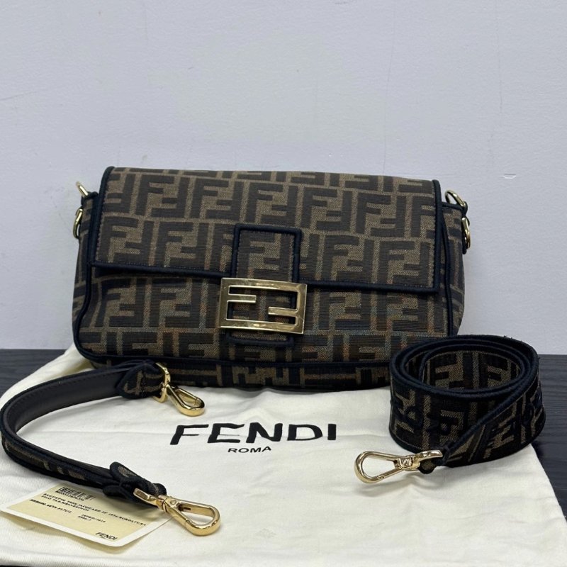 FENDI 老花金扣手提斜背法棍包26*17*5 98新配件塵袋-0