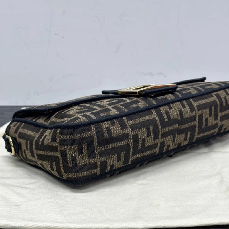 FENDI 老花金扣手提斜背法棍包26*17*5 98新配件塵袋-4