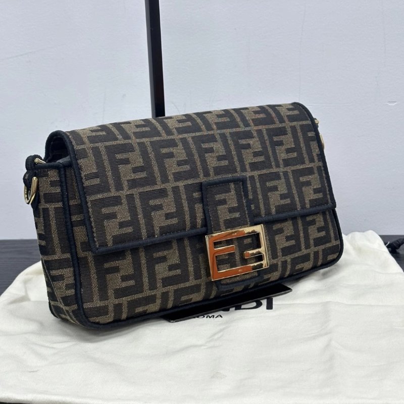 FENDI 老花金扣手提斜背法棍包26*17*5 98新配件塵袋-1