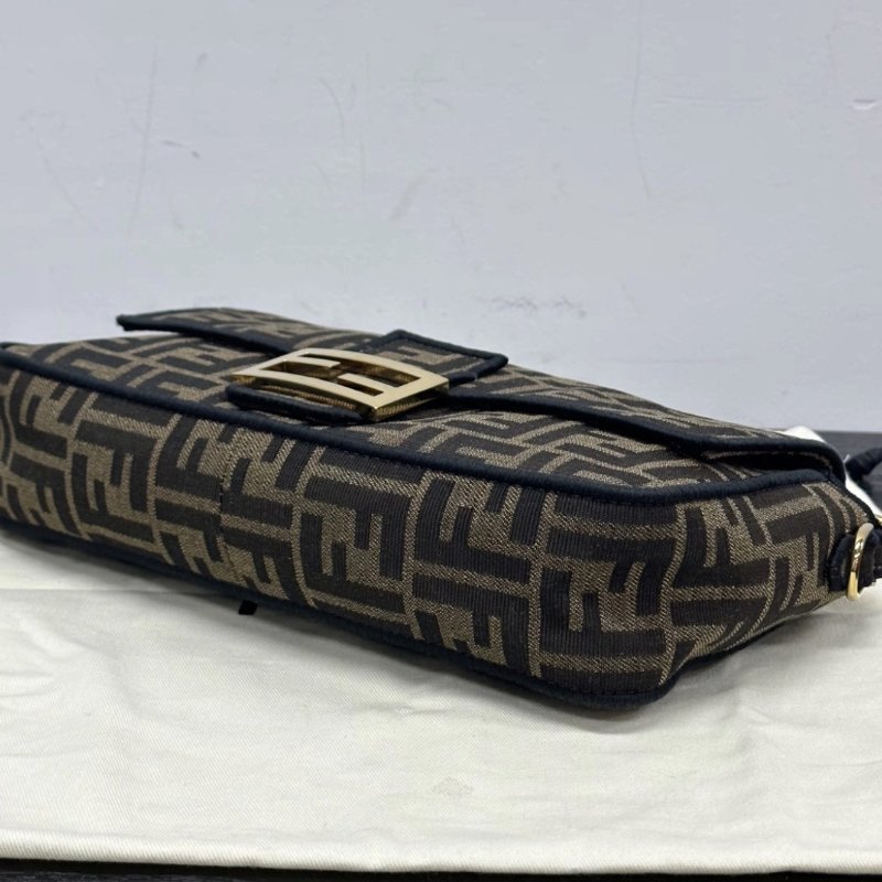 FENDI 老花金扣手提斜背法棍包26*17*5 98新配件塵袋-2