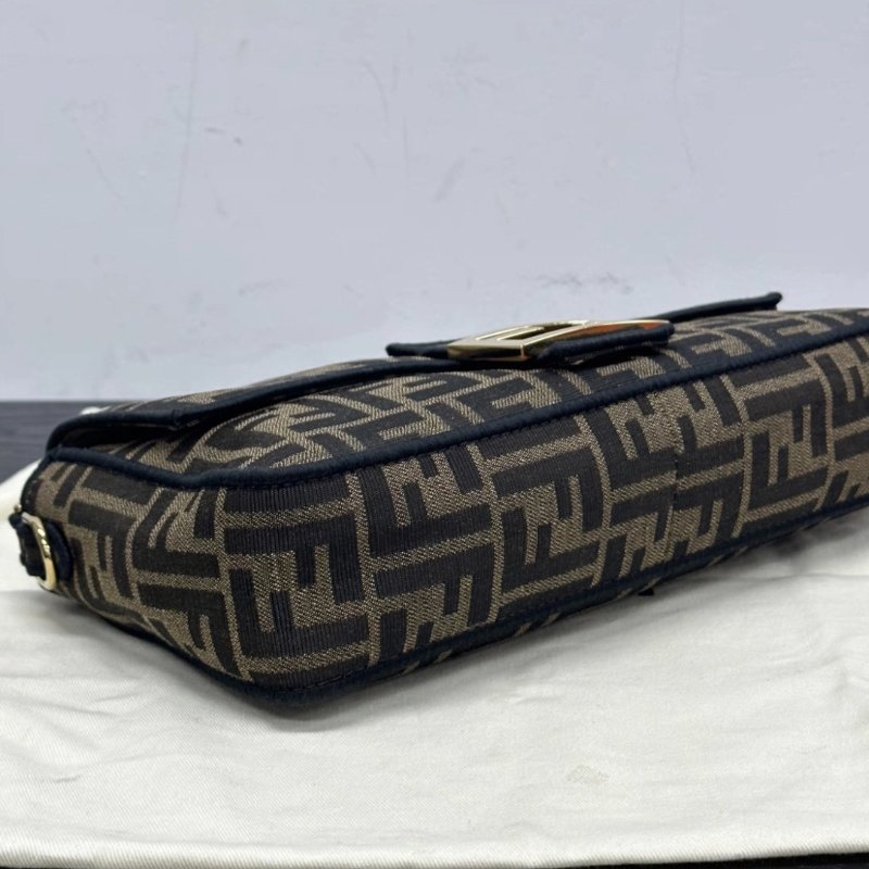 FENDI 老花金扣手提斜背法棍包26*17*5 98新配件塵袋-4