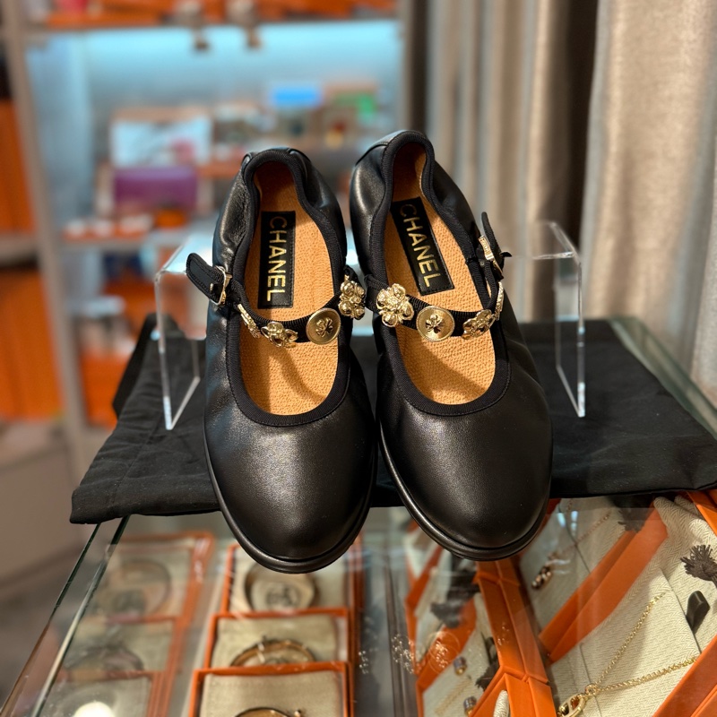 Chanel 24A高級手工坊系列金幣印章Mary Jane平底鞋/Metiers d’art Collection Mary Jane Flat-0