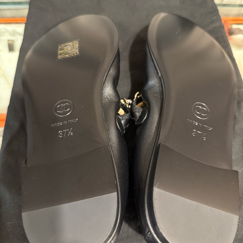 Chanel 24A高級手工坊系列金幣印章Mary Jane平底鞋/Metiers d’art Collection Mary Jane Flat-3
