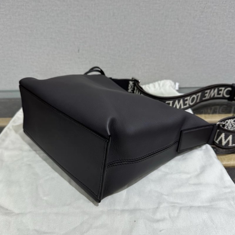 LOEWE 灰銀cubi小號肩背斜背包 22*10.5*29.5 99新配件塵袋-2