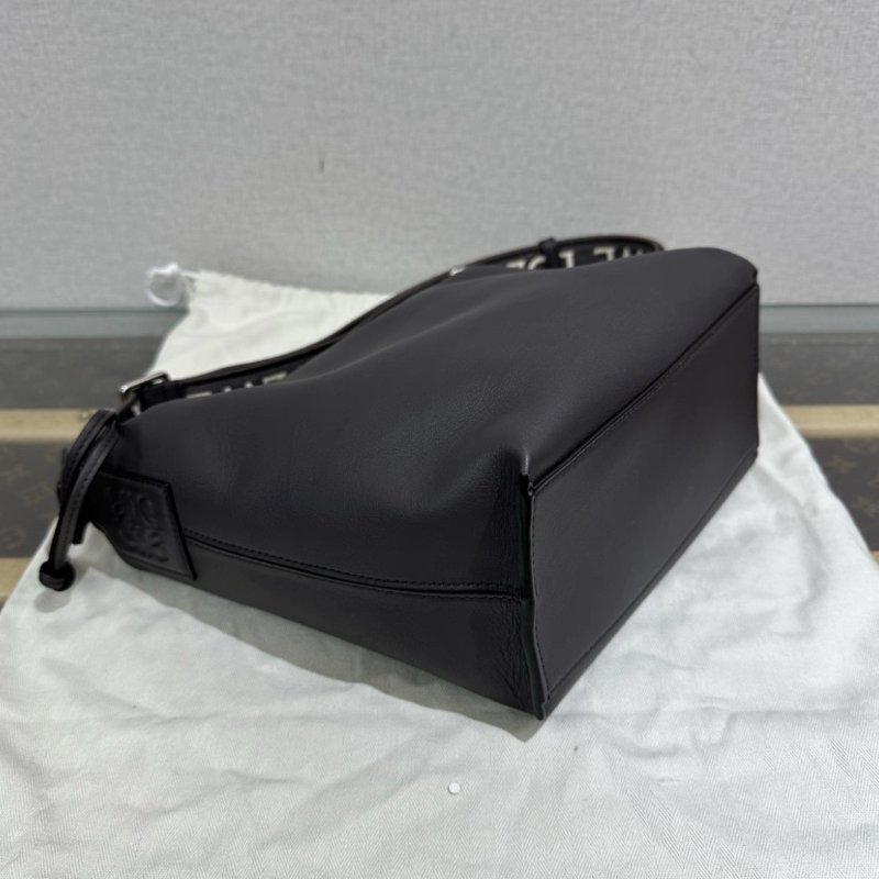 LOEWE 灰銀cubi小號肩背斜背包 22*10.5*29.5 99新配件塵袋-3