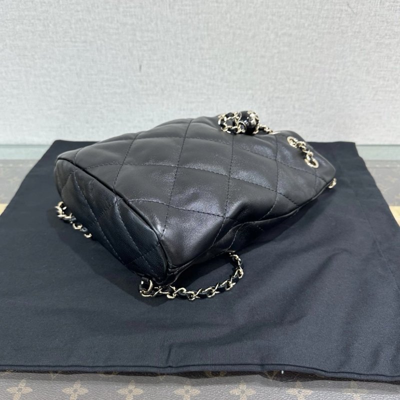 CHANEL 黑金菱格紋羊皮鏈條水桶後背包 16.5*22*7.5 全新閒置配件盒子塵袋-2