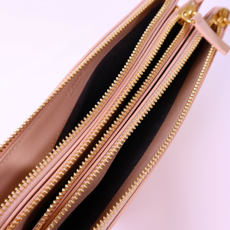 CELINE 牛皮皮革Trio金扣肩背袋-4