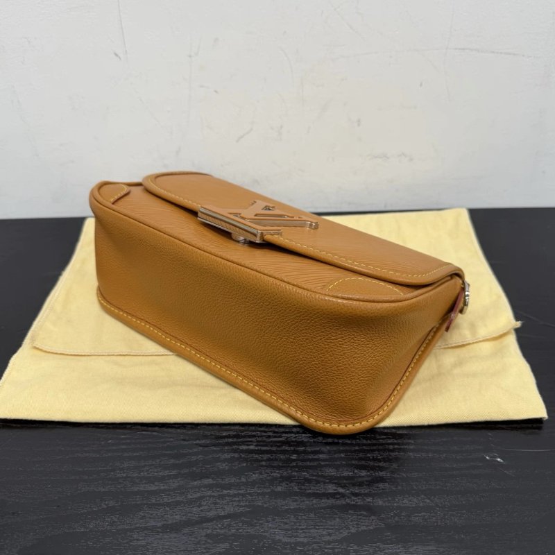 LV 焦糖色水波紋法棍肩背斜背包 芯片款 24.5*19.5*9 99新配件塵袋購證-2