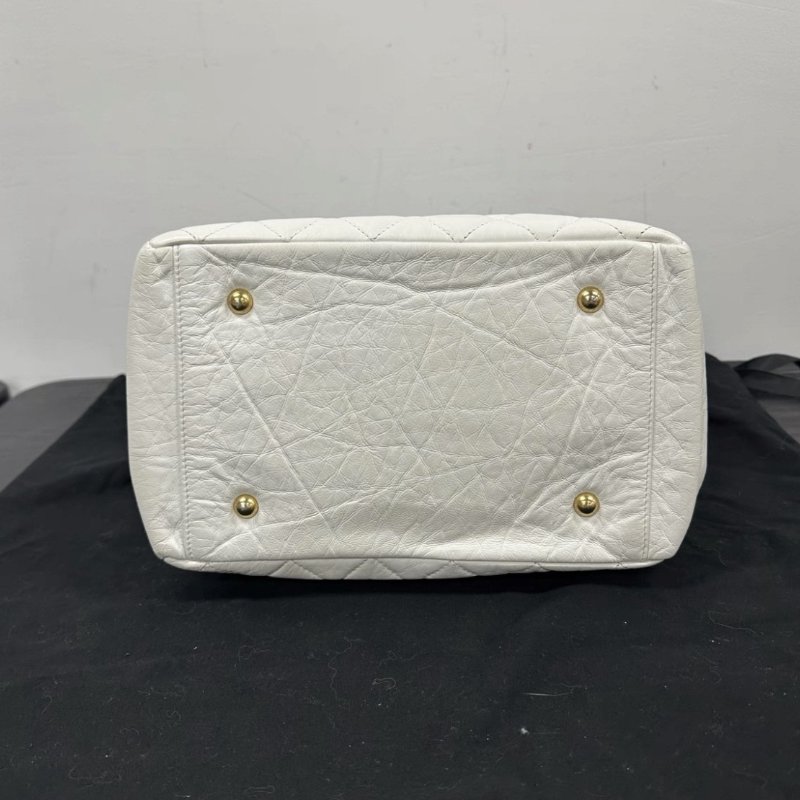 CHANEL 白色金扣復古皮穿鏈肩背斜背包 25*17*16 98新配件塵袋-3