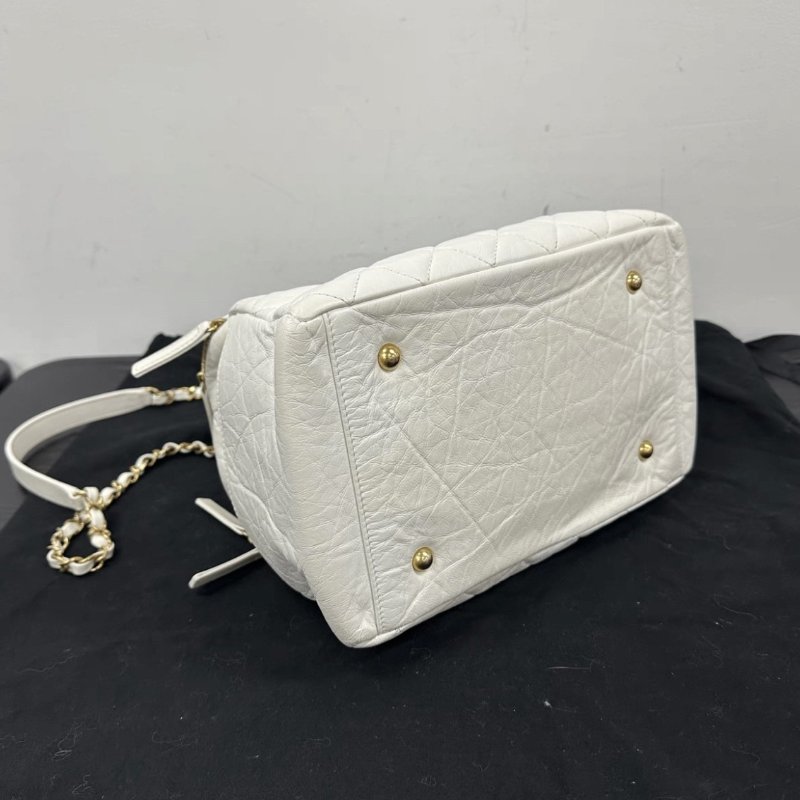 CHANEL 白色金扣復古皮穿鏈肩背斜背包 25*17*16 98新配件塵袋-4
