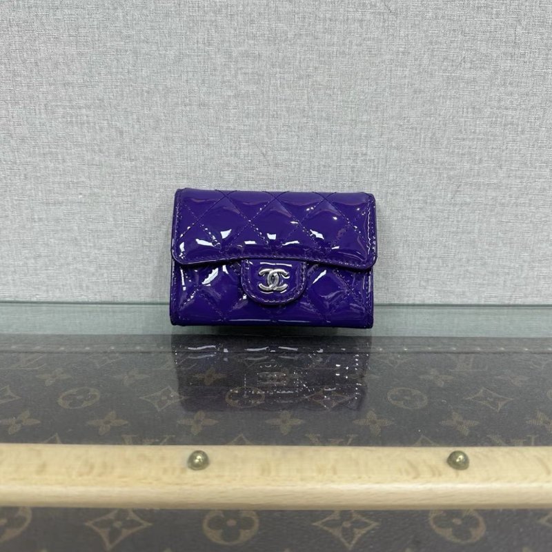 CHANEL 紫色漆皮銀扣翻蓋卡包 11*7.5*2.5 99新配件塵袋-0