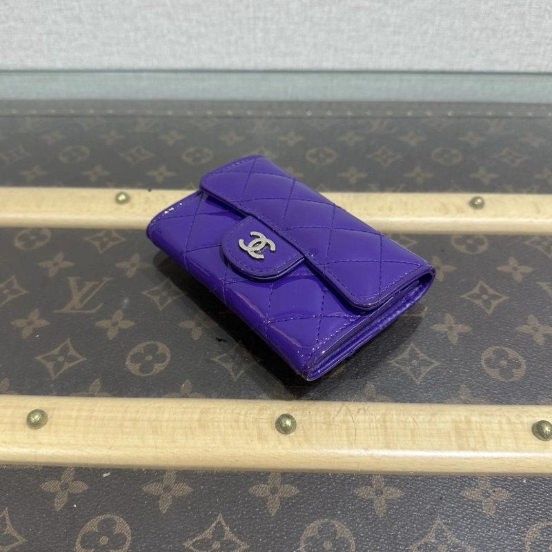 CHANEL 紫色漆皮銀扣翻蓋卡包 11*7.5*2.5 99新配件塵袋-2