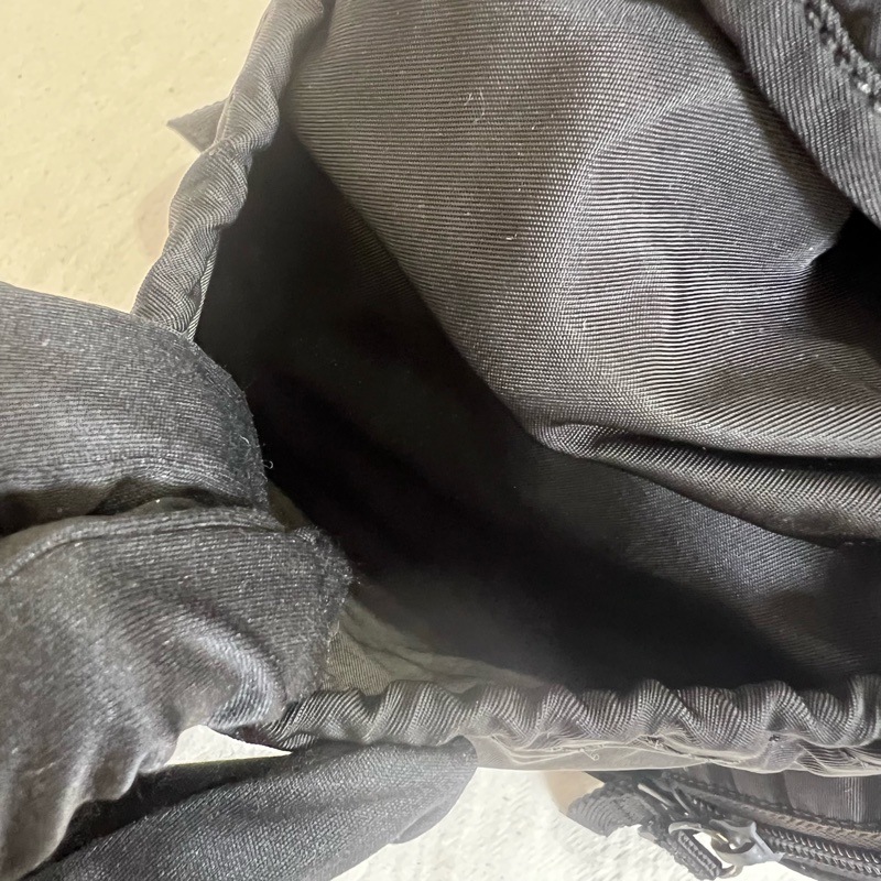 PRADA 帆布後背包-11